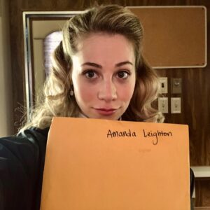 Amanda Leighton Instagram - Can you guess what I’m working on this week? 😉