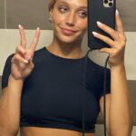 Amanda Campana Instagram - A volte penso che la mia malinconia sia, in realtà, solo bisogno di abbronzarmi (pt.1)