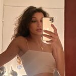Amanda Campana Instagram - Mi dicono che pubblico poche foto quindi mi sono impegnata, sono tutte uguali lo so, ma che vi devo dire? apprezzate l’impegno grazie, bacini🤟🏻