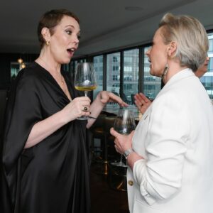 Amanda Keller Instagram - Sorry @brendanjonesyjones but @amandarosekeller has found a new best friend in Oscar winning actress, Olivia Colman 🤷‍♀️❤️

Two icons! ✨

#oliviacolman #amandakeller #wickedlittleletters #randwickritz