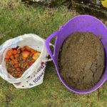 Amanda Owen Instagram – A friends old & much loved horse 🐴 died today. He came to farm & brought the breakfast that he had prepared for her this morning for our horses. 😢
#horse #restinpeace #elysianfields #eternalgreenpastures