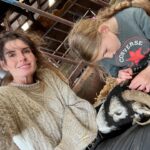 Amanda Owen Instagram – There’s plenty to do whatever the weather ☀️ 🌧️ & there’s never a shortage of willing helpers.👫👭👫👭
All equipped with enthusiasm & smiles. 😊 
#yorkshire #shepherdess #outdoors #farm #children #sheep #saletime #autumn