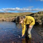 Amanda Owen Instagram – Budding naturalists, botanists, ecologists, ornithologists, hydrologists, geologists.
And farmers. 👩‍🌾 
🌱🌳☘️🪹🪺🦔🌾🌸🌼🦅🐦🐝🕷️🐞
#yorkshire #countryside #outdoors #nature #farm #learning