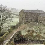 Amanda Owen Instagram – All the seasons in a day. ❄️ ☀️ ❄️☀️
#yorkshire #weather #winter #spring #shepherdess #farm
