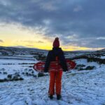 Amanda Owen Instagram – A proper wintery feel to the beginning of December. 
❄️☃️🏂🐴🐑🐏
#swaledale #yorkshire #shepherdess #winter #nithered #snow #cold #freezing