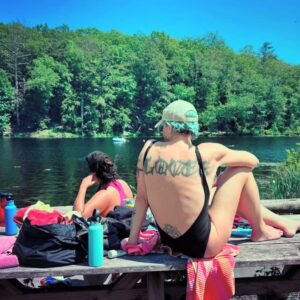 Amanda Palmer Instagram - IT. IS. FINALLY. SUMMER!!!
Time for a piano show tonight
@gravesidevariety !!! In preparation ? Hanging out with some of my best old old friends and deep in my fave bosoms and deep in the water and feeling like 💃🌊💃🌊🔥
also
@stormof69’s yitty was so popular yesterday she came back for a reprise
This, my friends, is how I rehearse for a solo show. See many of you tonight for Goodbye Graveside.
 ♥️🎹🎉🔥👌🌊🎨🫀👯‍♂️❤️‍🩹🎢🧚‍♀️