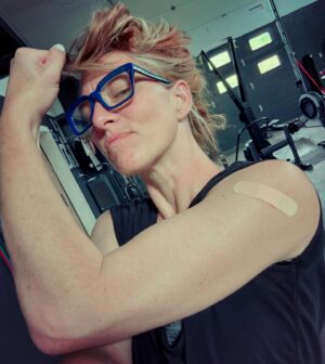 Amanda Palmer Instagram - You know something? I sorta miss the good old 2020 days of posting shit like “I got a covid vaccine shot” and that being what people would yell at each other about all day. 

Hey everybody I got a covid vaccine shot 

**awaits crickets, possibility of comments telling me to get my head out of my ass and to focus on other issues**

I still don’t want to get or give covid to anybody 

**ducks**

Ciao for now
