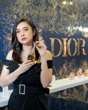 Amanda Rigby Instagram - 🌟 @diorbeauty #DreamInDior #DiorHoliday