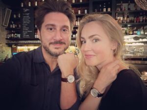 Amanda Schull Instagram - Two monkeys walk into a bar…
Forever grateful to you,  @terrymatalas 

#12monkeys #paradox #cassie #casserole #IYKYK