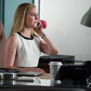 Amanda Schull Instagram - Katrina has some things to say tonight on #suits. Any guesses as to who is on the other end of this call? Ps. It escalates quickly (swipe right). 9/8c @suits_usa #KB #barktrinabennett #ispyadogtail
