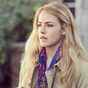 Amanda Schull Instagram - #TBT Feeling a little nostalgic for some of the unconventional guest stars I have had the privilege of playing. Here are the many faces of Lucinda and how I got there on @nbcgrimm ⚠️ The last photo might be a little gruesome for some folks⚠️
*Fun fact* I have a friend who uses the second photo as my contact image when I call.😐 ....@jakeloskutoff
