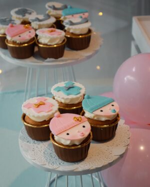 Amander Liew Instagram - Snippets from the little gender reveal party we had not long ago;
Did you guys manage to guess the gender of our baby correctly? 🩷🩵
.
.
.
#genderreveal #pregnancylife #pregnancyjourney 
Special thanks to our friends and family for coming to celebrate with us ❤️
Cake & Decor: @bobthebakerboy 
Food: @mannapotcatering 
Gender reveal box: @partyshop.sg