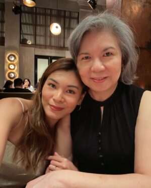 Amander Liew Instagram - Happy birthday to the grandmother of my child ❤️
I’ll always love you, mom 🥹
.
Swipe to the last frame for a treat 🧁