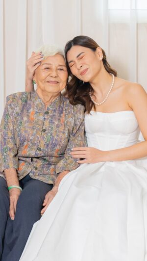 Amander Liew Instagram - I surprised my grandma in a wedding gown. Wait til you see her reaction 🥹
…
Even if no one’s like this video, it would still be my favourite video that I’ve created ❤️
.
.
#reels #gowns #weddinggowns #familylife 
Gown from @style_lease ✨
Thanks @33rd.prince for capturing this moment despite not understanding the entire conversation 🙆🏻‍♀️