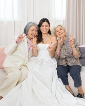 Amander Liew Instagram - Happy mama day to the best mamas on the planet ❤️
I might be a mama too but these 2 are still up there with the best of the best;
…
📷: @33rd.prince 
💄: @t.yingshi @muax.atelier 
👗: @style_lease