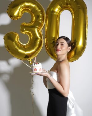 Amander Liew Instagram - 30& somehow I still feel like a child;
Happy birthday to me.
.
.
Shot by @anaxalbums 
Hair & Make up by @benjioo 
Dress from @style_lease @solacelondon 
Jewellery from @thestarry.co 
Balloons from @partyshop.sg
