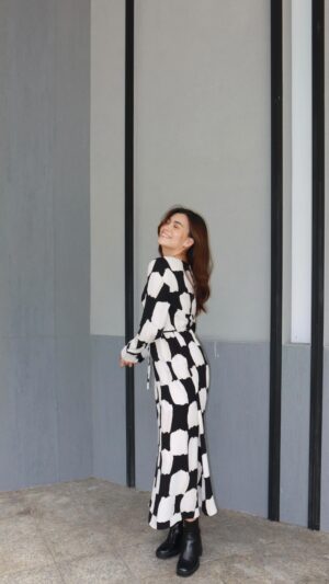 Amander Liew Instagram - #tubegirl era; this song is too good ✨
.
.
.
#reels #trend
Dress from @marksandspencer_sg