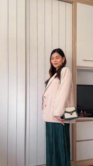 Amander Liew Instagram - This dress gives mermaid vibes 🧜🏼‍♀️✨
…
Dress @style_lease @lexiclothing 
Blazer @lovebonito #lovebonitosg
Bag @bulgari 
Shoes @aldo_shoes