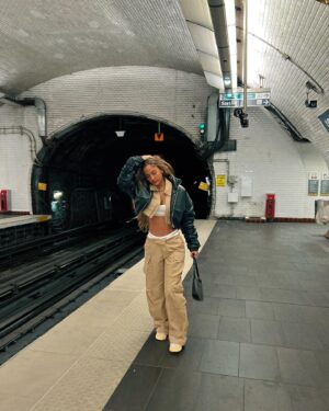 Amandine Valles Instagram - After hours
