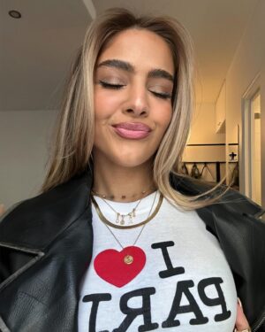 Amandine Valles Instagram - not parisian girls