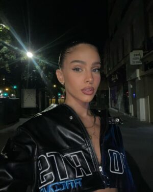 Amandine Valles Instagram - causing a bit of commotion