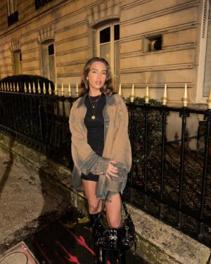 Amandine Valles Instagram - Who is my date ?