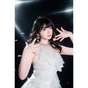 Amane Shindo Instagram - ✨️✨️✨️✨️✨️✨️✨️

今年の一月に韓国に行った時に @reverie__studio さんで撮ってもらった、韓国アイドル風撮影のお写真📸✨️
メイクも衣装も撮影もレタッチも全部やって下さるの…୧(՞o̴̶̷̤ ̫o̴̶̷̤ ՞)و
メイクが普段と全然違うのでとっても新鮮でした…！！

사랑해요 ♥️♥️♥️♥️♥️♥️

 #reverie_studio  #ねすぐらむ