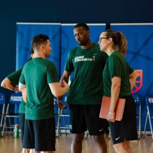 Amaya Valdemoro Instagram - Gracias @basketballwithoutborders por estos días tan increíbles 😍😍😍 a todo el equipo por su increíble trabajo, organización y cercanía, sois los mejores! 

He vuelto feliz, contagiada con el entusiasmo de los 60 judores/as y descubriendo que ser entrenador no es tan horroroso como pensaba 😬
Me ha encantado estar cerca a @annamontanana siendo su assistant coach, esta llena de energía positiva, mensajes directos, sinceros e educativos trasmitiendo su amor y pasión por el baloncesto, simplemente un lujazo para cualquier jugadora. sabía que eras buena pero estar cerquita y sentirlo es otra cosa muy diferente. 
Amiga mía estaré lista para no ir al cine cuando tú me lo pidas, #wenotinthemoveis #noestamosenelcine 🤣😍💪🏼🙏🏼