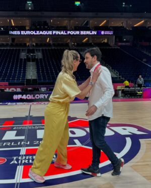 Amaya Valdemoro Instagram - Un mix de fotos no publicadas durante estos días en Berlín.
Dar las gracias a mis compis, por una temporada espectacular, os quiero mucho a todos! 
Nos vemos la temporada que viene 😍🏀