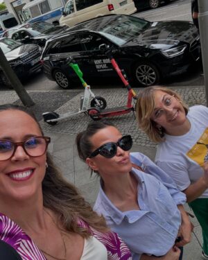 Amaya Valdemoro Instagram - Un mix de fotos no publicadas durante estos días en Berlín.
Dar las gracias a mis compis, por una temporada espectacular, os quiero mucho a todos! 
Nos vemos la temporada que viene 😍🏀