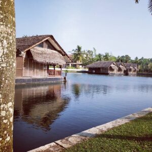 Amber Rose Revah Instagram - What a gorgeous stay at @vasundhararesorts in Kerala. Floating cottage with jacuzzi, yoga hut that overlooks the Backwaters, surrounded by wildlife, calm and wonderful friendly staff. 🙌 #kerala #yogapants