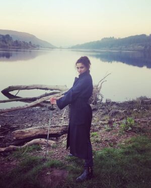Amber Rose Revah Instagram - Sometimes as an actor, you get to f*ck about with swords. #location #filming #Indi