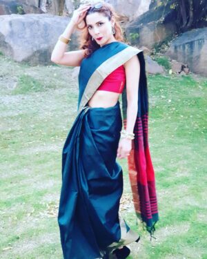 Amber Rose Revah Instagram - Desi Vibing for my Indian besties The beauty of this week is only matched by your love for each other. Tu Jaane Na 💯😚 #neehar #howtotieasariyoutubeisnogood