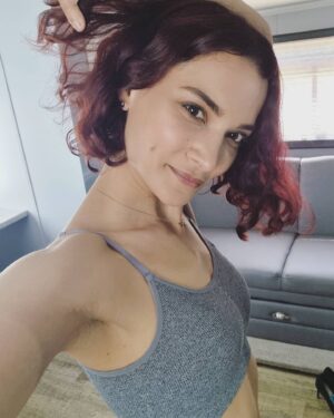 Amber Rose Revah Instagram - HAIR GONE!!!💃💇🏽‍♀️ Thank you to everyone who has helped raise money for new uplifting artwork on the hospital walls of  @imperialcharity in honour of my mum.  Art can bring suchjoy to people in times of difficultly and ill  health. My mums own artwork brings me some peace when I long to have her here. We have raised the target amount, but please feel free to donate if you are inclined and it will continue to go towards the art work. Link in bio , and will post the art when up !❣