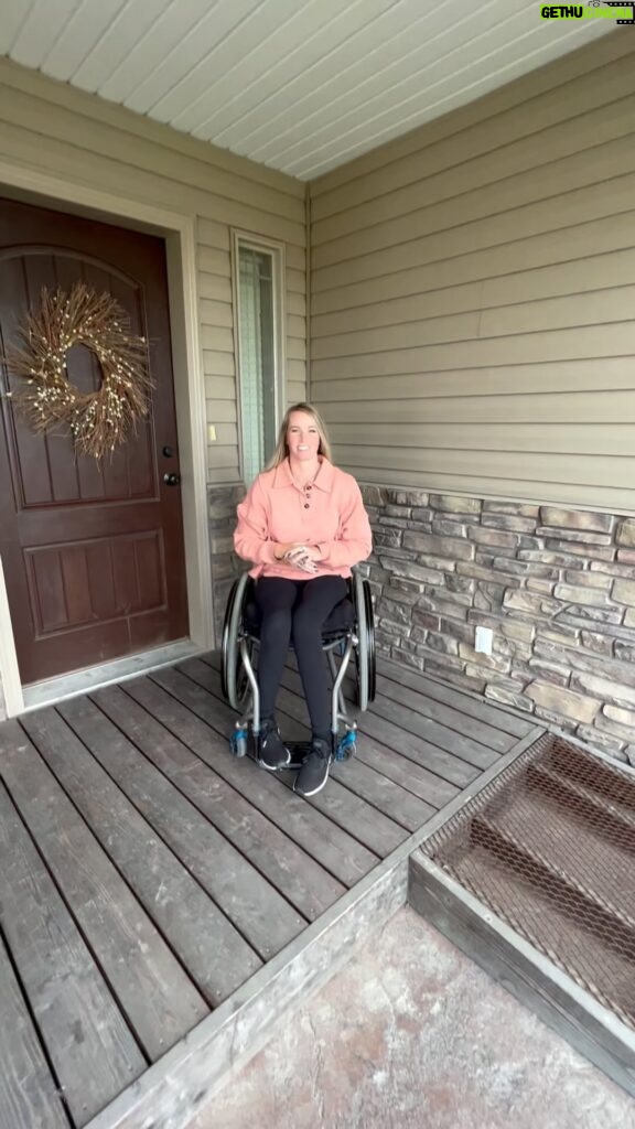 Amberley Snyder Instagram - 💘 WHEELCHAIR WEDNESDAY - Ramp on my house 💘 #amberleysnyder #walkriderodeo #wheelchairwednesday
