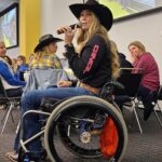Amberley Snyder Instagram - 🇺🇸 🎤 🤍 Just thankful for my job!! Thanks for all those who continue to hire me! I love to share my story with great groups and get to meet you all too!! Shout out to @americanhatco , @cinchjeans and @montana.silversmiths for their appearance here!! 🤍🤍 #amberleysnyder #walkriderodeo #motivationalspeaker