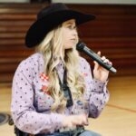 Amberley Snyder Instagram - “You are here to shine your light bright and share your gifts with the world.” 🕯️ I am forever grateful for the opportunity I have to share my challenges in order to give light and hope to others. Just by choosing to see the light, you can bring others up with you! #amberleysnyder #walkriderodeo #motivationalspeaker #keynotespeaker