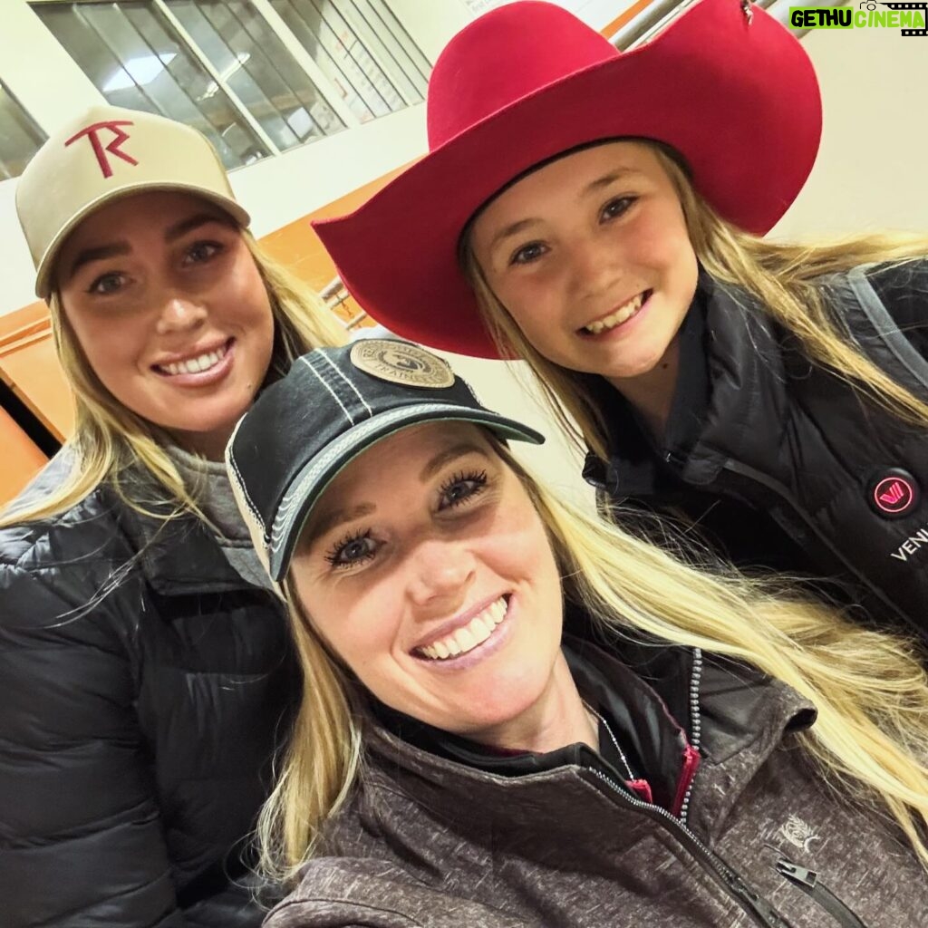 Amberley Snyder Instagram - 🏔️ Colorado Clinic 🐴 Three days packed with hard work and accomplishments!! Thank you for letting us pour some knowledge into you!! 💕 Thanks for hosts, friends and sponsors!! 🙏🏻🙏🏻🙏🏻🙏🏻 #amberleysnyder #amberleysnyder #walkriderodeo ❤️ @purinaperformancehorse ❤️ @cinchjeans ❤️ @redmondequine ❤️ @officialharttrailer ❤️ @signaturequarters ❤️ @_classicequine ❤️ @bemerhorseset ❤️ @summit_animalhealth ❤️ Mccollee land & Livestock ❤️ @farnamhorse / @purishield ❤️ @southvalleyequinehospital ❤️ @americanhatco ❤️ @montana.silversmiths ❤️ @silverliningherbs