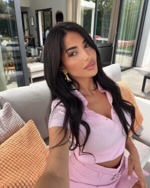 Ambre Abadia Instagram - La vie en rose 🌸🎀💗