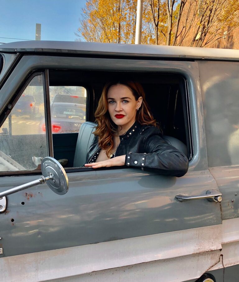 Ambyr Childers Instagram - Flashback to that crisp NY day, filming season 1 @younetflix 🖤 Missing that red hair and those fishnets!