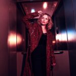 Amelia Eve Instagram - The information we feed ourselves on a daily basis will either *lift us up* or *tear us down*. And let’s face it, lifts are way more fun than tears 🚠 #liftlove co/ the masterful @josephsinclair #womendontoweyoupretty co/ the powerful @florencegiven