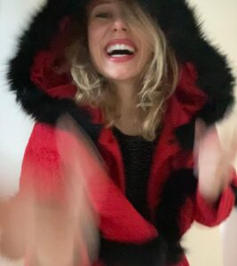 Amelia Eve Instagram - Maybe Christmas (she thought) doesn’t come from a store. Maybe Christmas perhaps means a little bit more.🌵• Grinchy Lou Who sending hugs and kisses galore! 💋 x