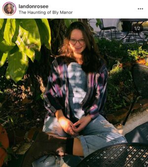 Amelia Eve Instagram - No bullsh*t.. I f*cking love you guys! 🥰🌹 
Soo many incredible Jamie costumes 👏 I hope you all had a blooming beautiful Halloween! 🤗🌻🎃