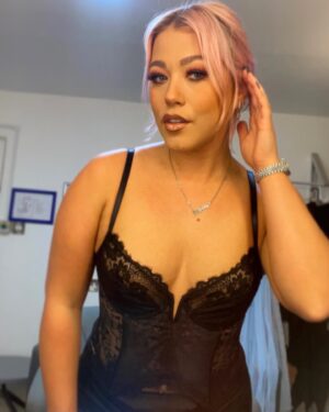 Amelia Lily Instagram - Insta vs reality 🖤