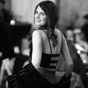 Amelia Rose Blaire Instagram - Challenge accepted @tarabuck 💛 #WomenSupportingWomen thank you for spreading this message of empowerment. We are strongest when we lift each other up and draw inspiration from one another.  We drag our confidence down when we compare ourselves and operate with a scarcity mentality. #womenempowerment 📸 by @bryandechart