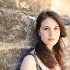 Amelia Rose Blaire Instagram - Move towards the brightest spot on the horizon ☀️ Grateful for your tremendous outpouring of love & support. It makes my heart happy knowing Igby’s love echoes around the world. Let’s keep lifting each other up & planting seeds of kindness ✨💕 📷by @bryandechart .
.
#gratitude #love #community #dechartgames #igbyempire #weloveyouIgby