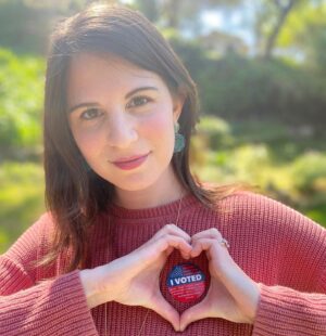 Amelia Rose Blaire Instagram - Vote! 🗳 Tag me when you #vote in today’s important US Primary Election. Your voice counts, use it 🙌🏻 .
#dechartgames #connorarmy #vote2020 #election2020 #climateaction #climatechange #equality #equalrights #supertuesday