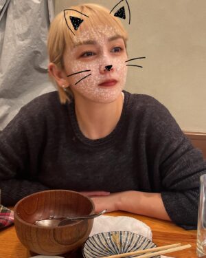 Ami Oonuki Instagram - 本日ぅうううう！！！吉村由美さんのぉおおおおお！！！お誕生日ぃいいいいいいぇあ！！！ということで、今日も今日とて絶賛仕事中ですが色んな可愛い由美ちゃんのオフショットを集めてみましたの🩷🩷🩷
まじでこんな可愛い子なかなかいないと思うっぴ❣️🍬🍦🍨🍩🍫🍪由美ちゃんの隣に居る時間コンテストでぶっちぎりの優勝を飾った亜美が、自信を持ってお届けする可愛い由美ちゃんご堪能ください😍
#puffy #puffyamiyumi #吉村由美 #寝屋川のアナコンダ #一杯目早子🍺 #キティマオ #ケテエちゃん #色んなあだ名がありました #そんな由美ちゃんも #lv49 #写真はイカゲームに参加した由美ちゃんや #流行りのアプリの由美ちゃん #ハートに囲まれてキメ顔の由美ちゃん #美味しそうなスイーツ食べてる由美ちゃん #毎年一緒にカニ食べ行ってる由美ちゃん #いやー暑くて参っちゃうよねの由美ちゃん #だんだんと笹野さんになる由美ちゃん #もっと載せたいのになー #どれもこれも可愛すぎてゲロ吐きそう🐸 #ずっと愛でてられる子が隣にいるしあわせ #おたおめ中のおたおめ #今日を日本の祝日にしたい #仕事入れるけど #明日の由美ちゃんの友達主催の誕生日会 #誘われてないけど偶然なフリしちゃおうかな #場所はわかってる