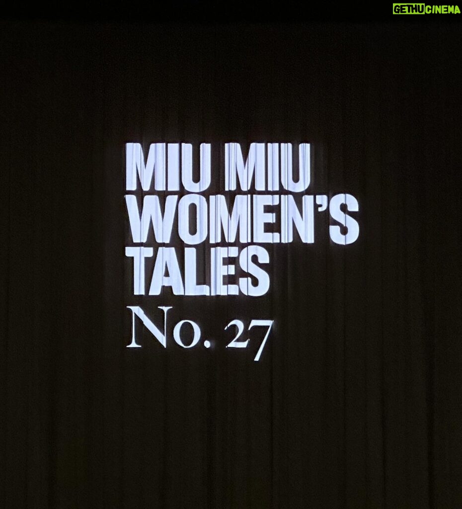 Ami Touma Instagram - ミュウミュウ ショートフィルムプロジェクト 「MIU MIU WOMEN’S TALES(女性たちの物語)」上映イベントに参加させて頂きました。 国際的に活躍する女性映画監督たちに作品を制作してほしいというミュウミュウの依頼から始まり、10 年以上続いているプロジェクトだそうです。 ショートフィルム｢I AM THE BEAUTY OF YOUR BEAUTY, I AM THE FEAR OF YOUR FEAR」を見てきました。 心に隠してきた気持ちを押し殺さず自分が持てるもの全てを使って表現していく事で本来の自分が見えてくる、と教えられているように感じました。 素敵な衣装を着て、可愛いバッグを持って、ショートフィルムを見られてとても素敵な時間でした。 ショートフィルムはYouTubeでも見る事ができるので気になった方はぜひご覧ください！ #MiuMiu #MiuMiuWomensTales #PR