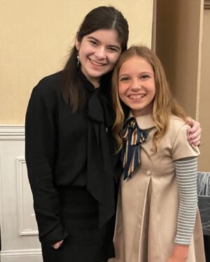 Amie Donald Instagram - Had the best time at @monstermaniacon New Jersey 😃

So wonderful to be a guest along with these wonderful people:

@gabriellapizzolo from @strangerthingstv 

@dumbuardo from @strangerthingstv 

@ameliemclain from Terrifier 2

#m3gan #convention #strangerthings #amiedonald